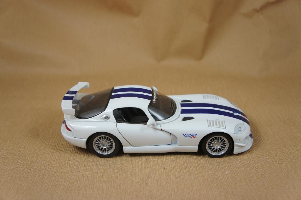 Maisto Dodge Viper - 1/24 - TOP, Ophalen of Verzenden