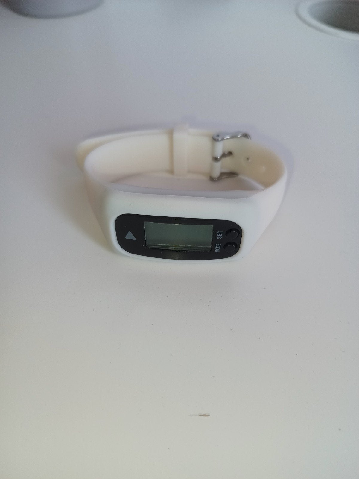 Montre de sport pour compter les pas Snickers neuf, Bijoux, Sacs & Beauté, Enlèvement ou Envoi, Comme neuf, Snickers, Blanc