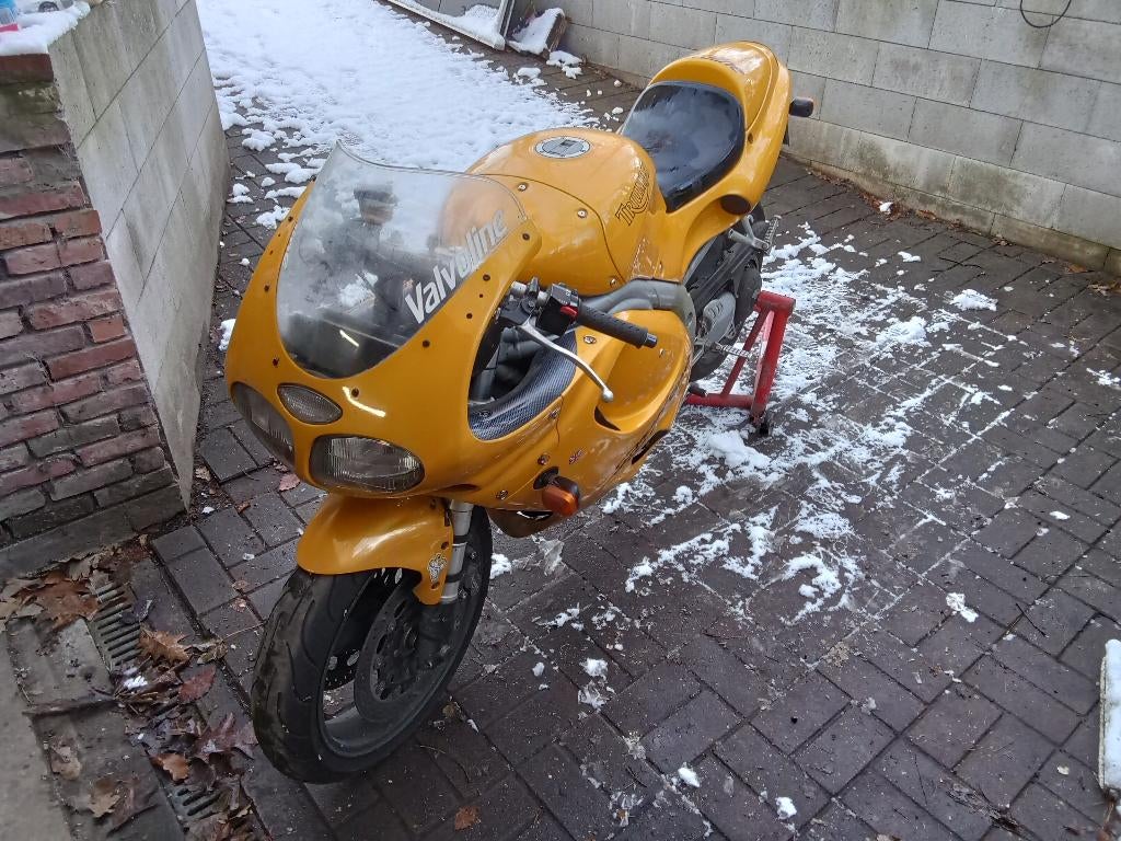 Triumph Daytona 955, Motoren, Particulier