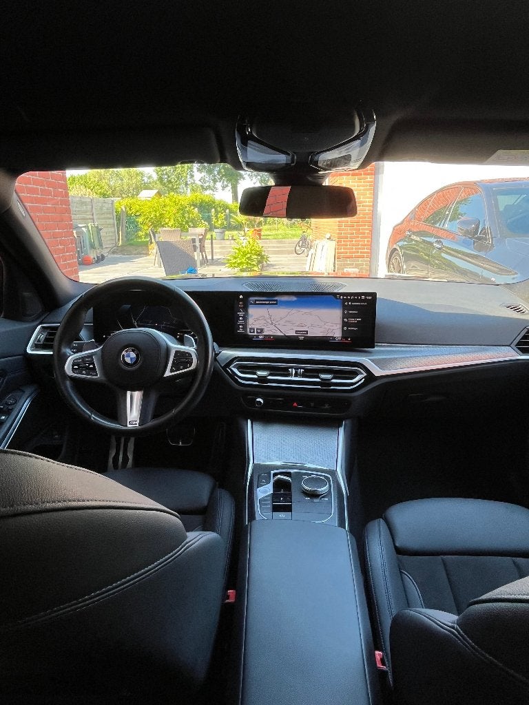 BMW 330ia MPakket, Automaat, 1998 cc, Achterwielaandrijving, 4 cilinders