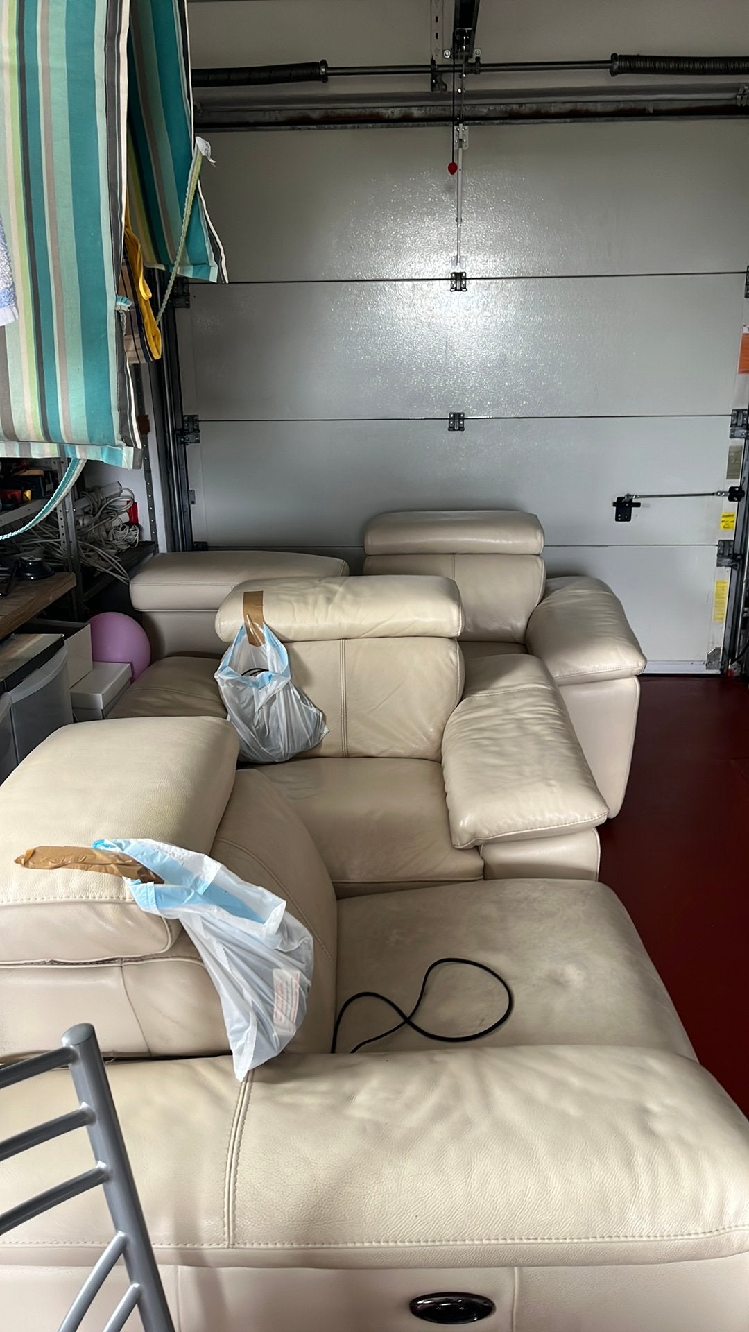 Salon en cuir écru, Enlèvement, Utilisé