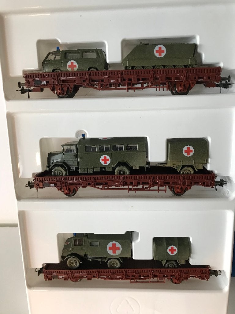 ROCO MILITAIRE  SET 3 WAGONS + Véhicules MILITAIRES 1/87, Neuf, Wagon, Roco, Courant continu