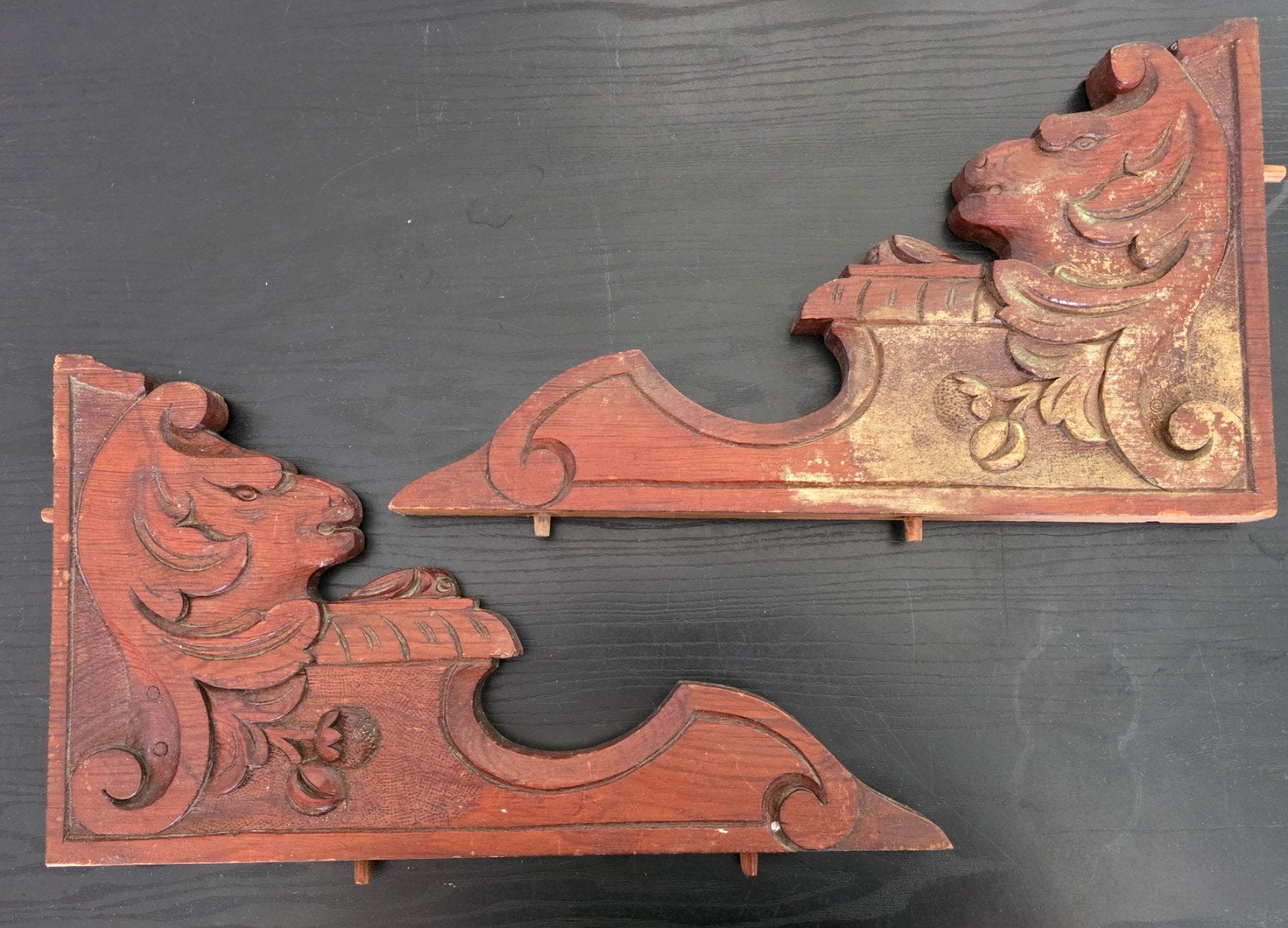 2 pièces de chevet anciennes, sculptées à la main, Enlèvement