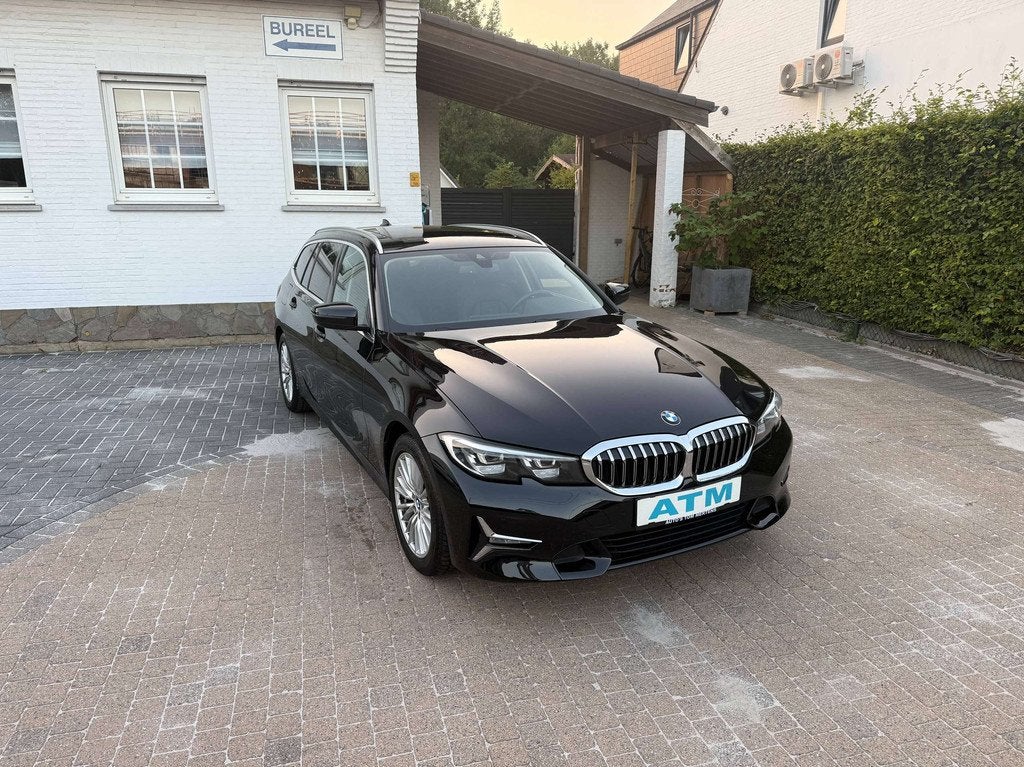 BMW 3 Serie 318 318d Touring Aut. Luxury Line/leder/Panodak/, Automaat, Achterwielaandrijving, 4 cilinders, https://public.car-pass.be/vhr/a7d0910a-1bb2-4b6a-97be-ccf9a36be7a7