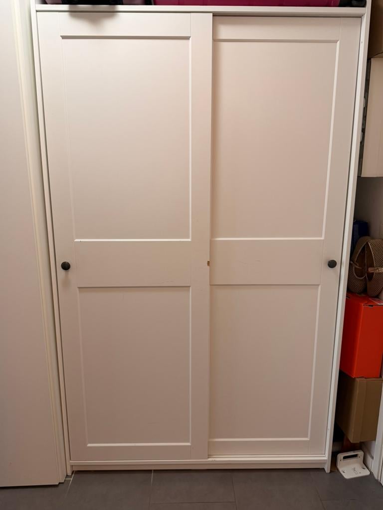 White Wardrobe with Sliding Doors – Good Condition, Gebruikt, 150 tot 200 cm, Ophalen of Verzenden, 150 tot 200 cm
