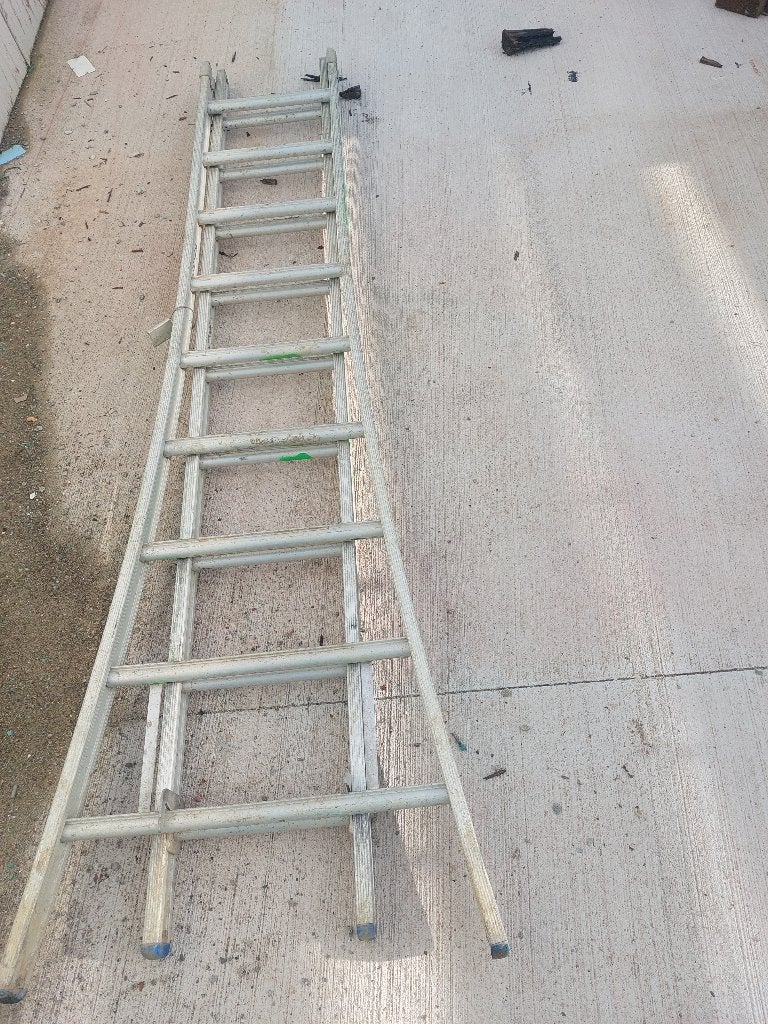 Échelle double alu 2X2m20, Bricolage & Construction, Enlèvement, Utilisé, Échelle, 2 à 4 mètres