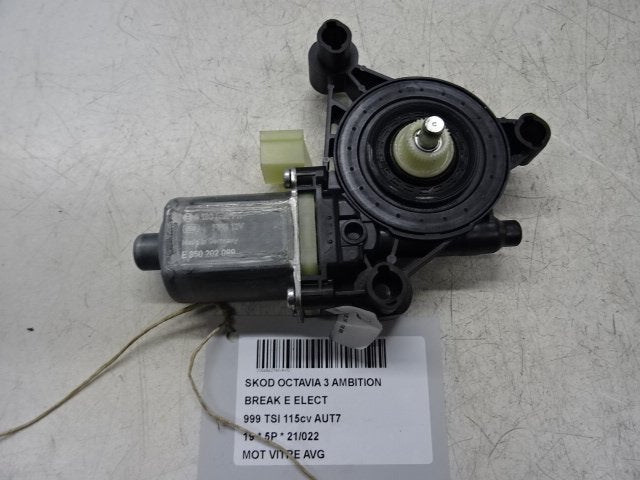 MOTEUR LEVE VITRE ELECTRIQUE AVANT GAUCHE Skoda (5Q0959801B), Utilisé, Avant, Skoda