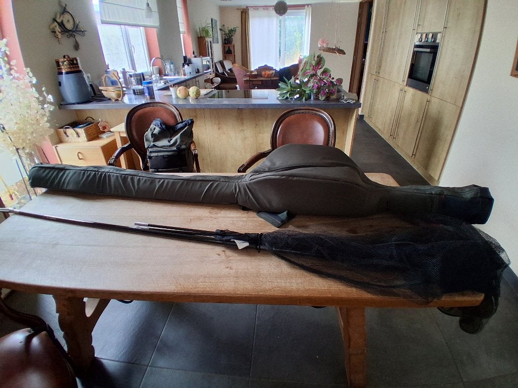 2 moulinets de pêche + filet + sacs, Enlèvement, Comme neuf