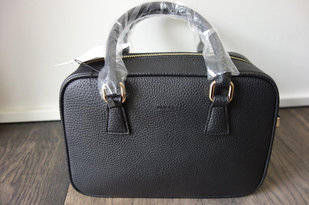 Sac VEGAN grainé noir "Angela Roi", Envoi, Neuf, Noir