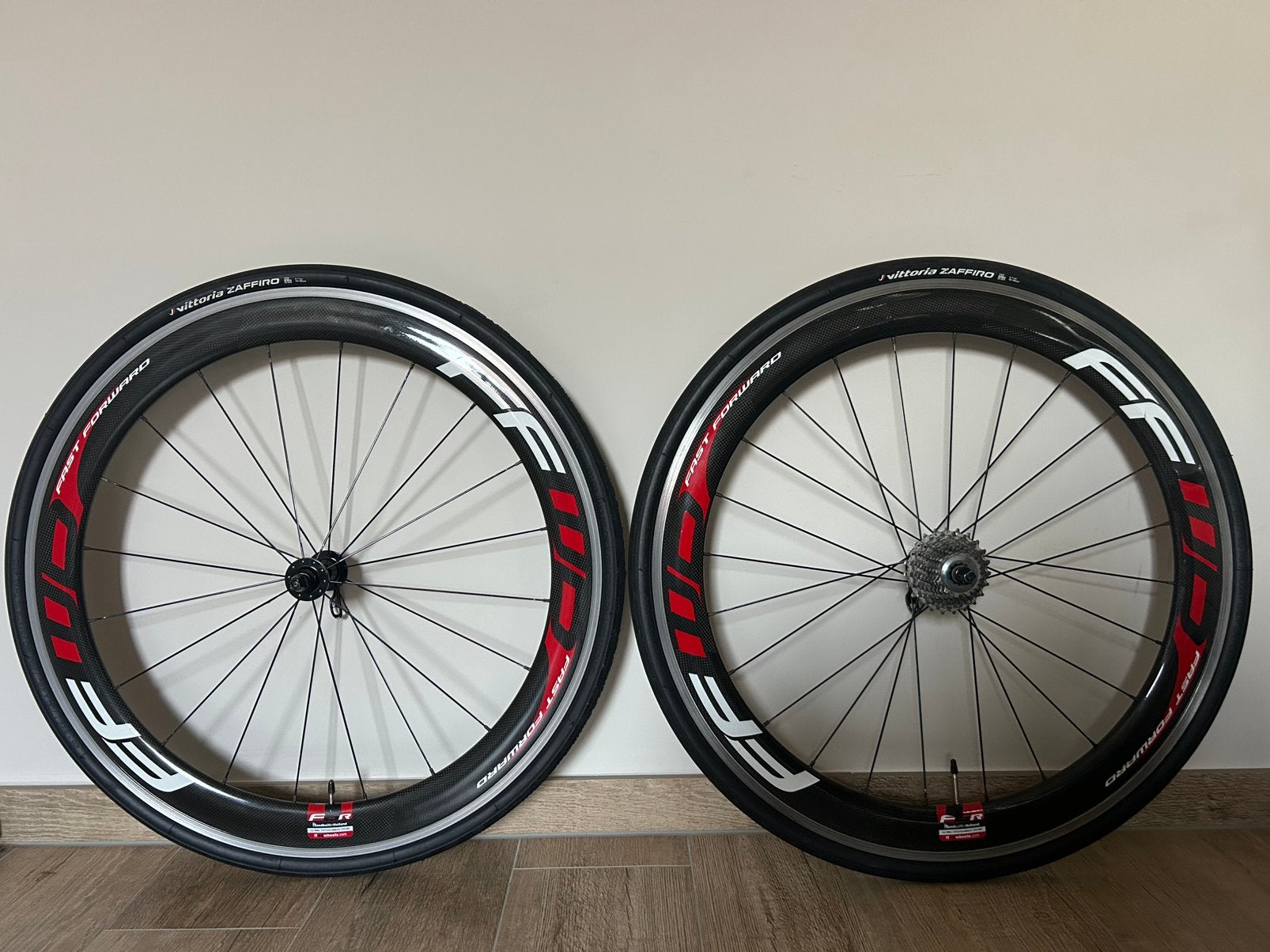 Paire de roues FFWD F6R en parfait état neuf, Enlèvement ou Envoi, Comme neuf, Carbone, Racefiets
