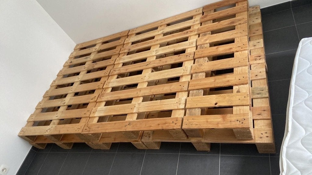 Palletbed 140x200cm, Huis en Inrichting, Slaapkamer | Bedden, Ophalen, Bruin, 140 cm, Zo goed als nieuw