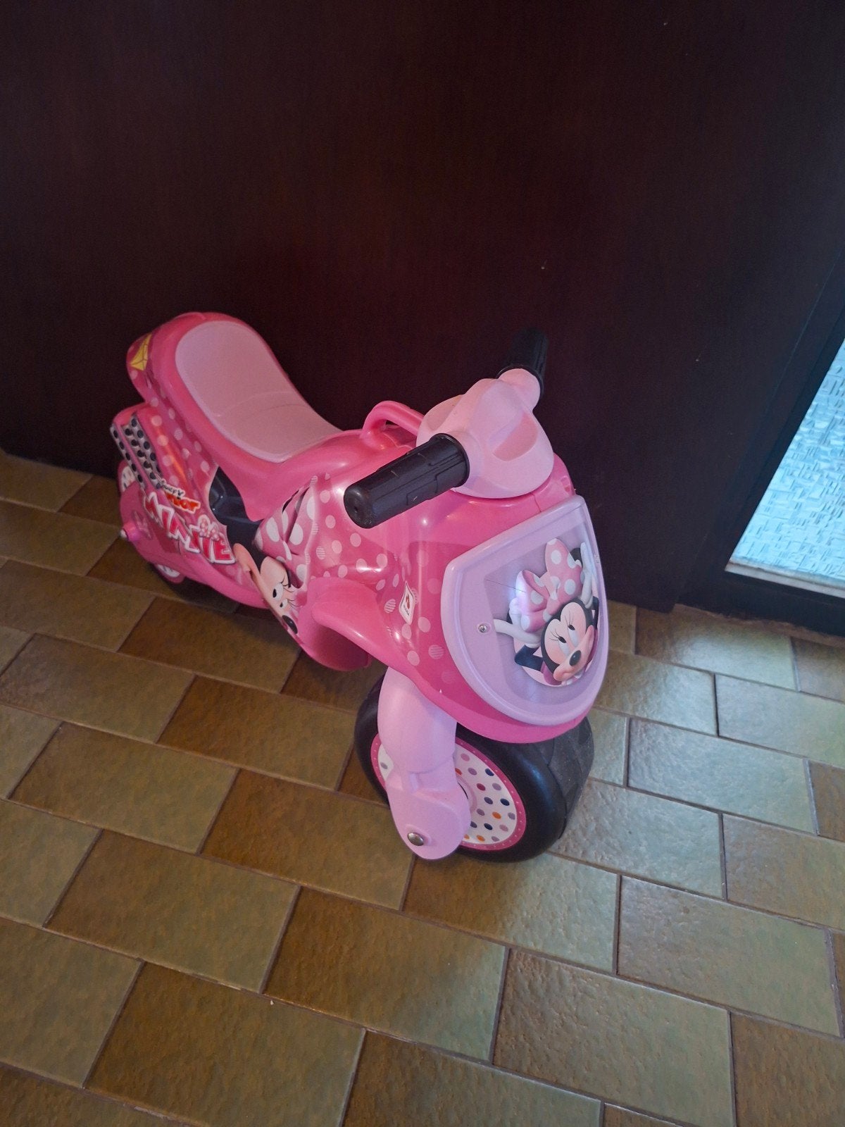Injusa Loopmotor Disney Minnie Mouse Roze, Enfants & Bébés, Jouets | Extérieur | Véhicules à batterie, Comme neuf