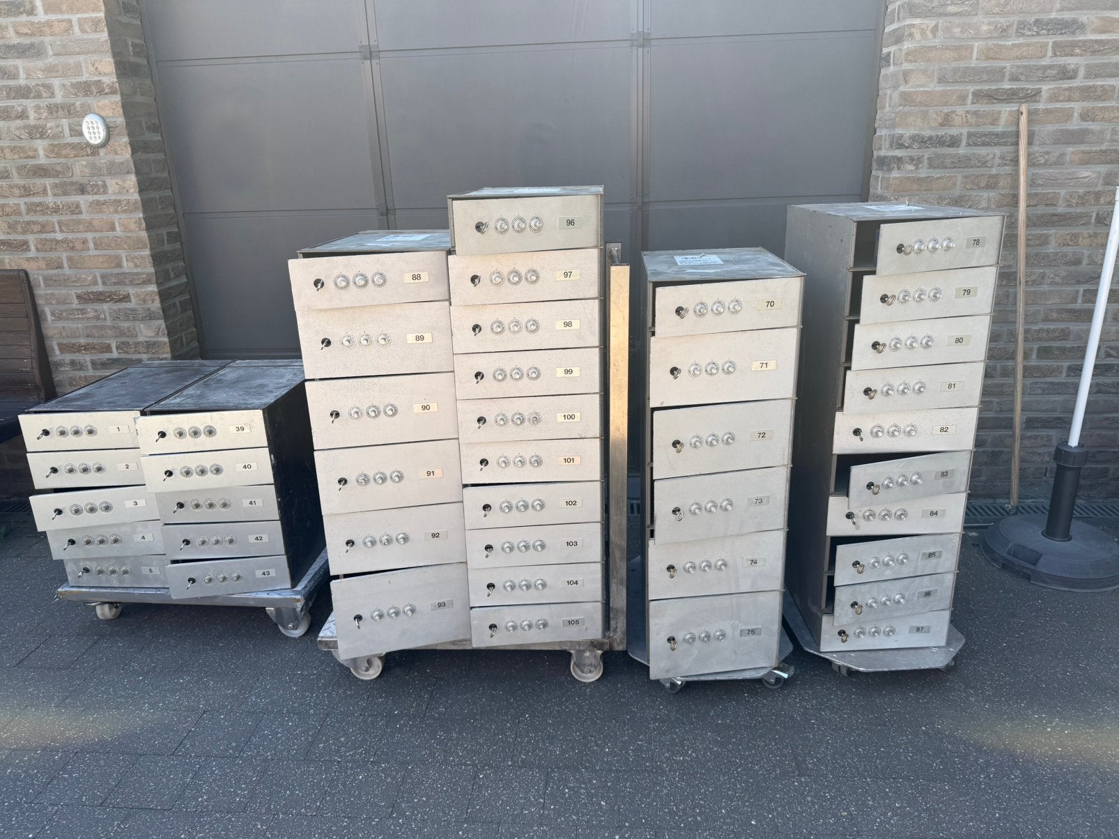 Originele bankkluisjes Axa bank kluis, Antiek en Kunst, Curiosa en Brocante, Ophalen