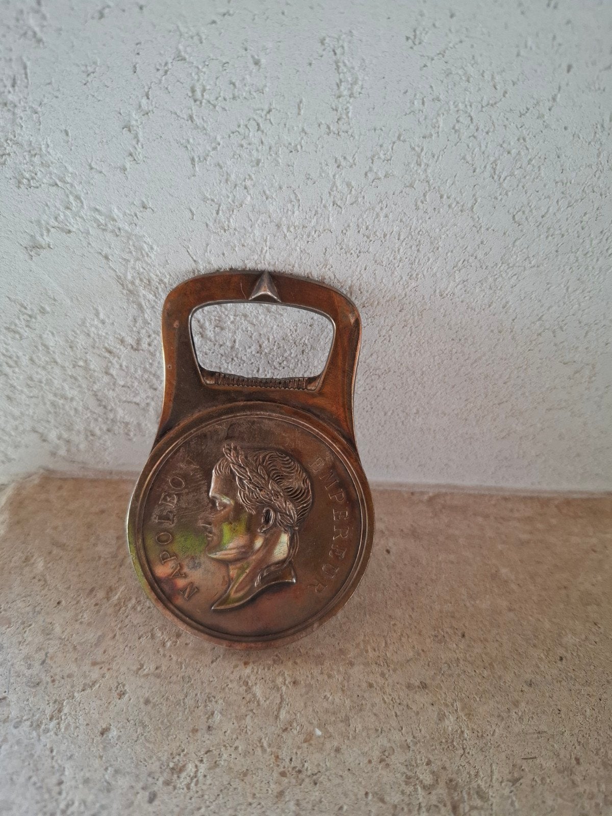 Gebronzeerde flessenopener Napoleon, Ophalen