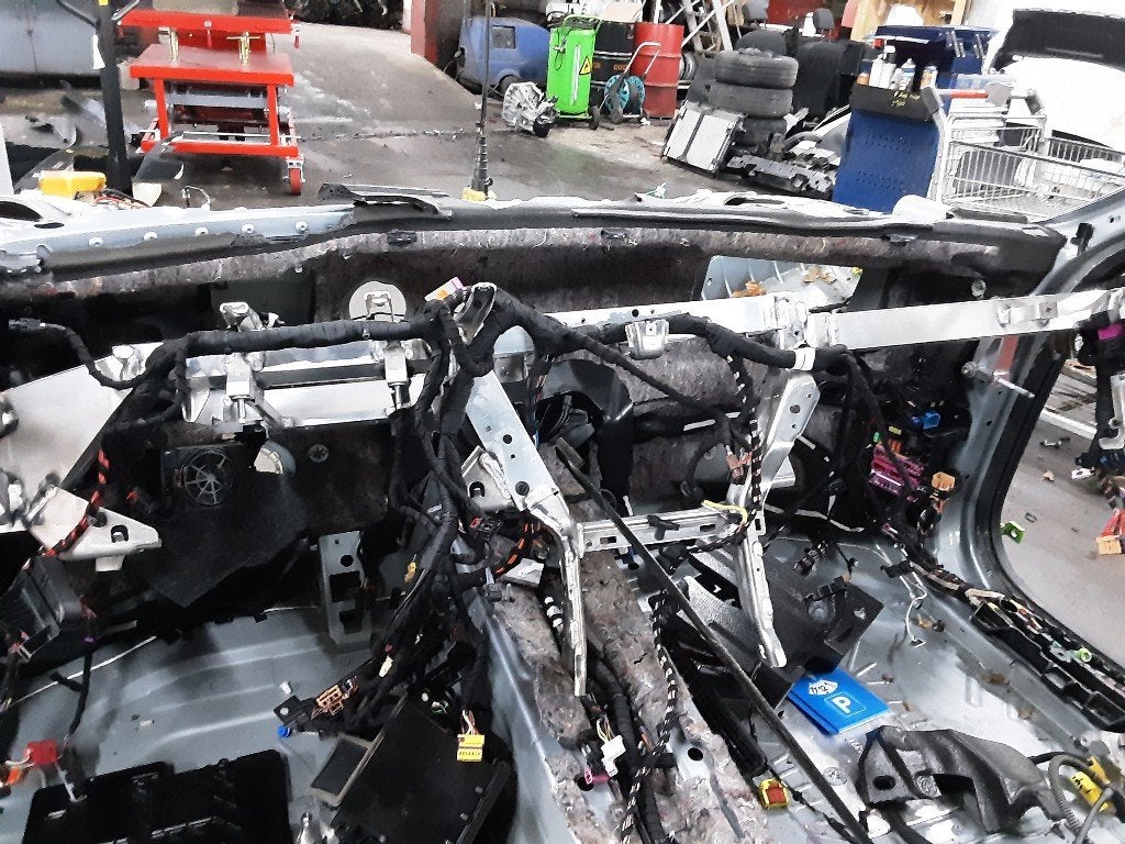 CADRE DE TABLEAU DE BORD Porsche Taycan (Y1A) (9J1857011), Utilisé, Rue de l'Espoir 34 34
4030  GRIVEGNÉE, BE, Info@Collignon.be