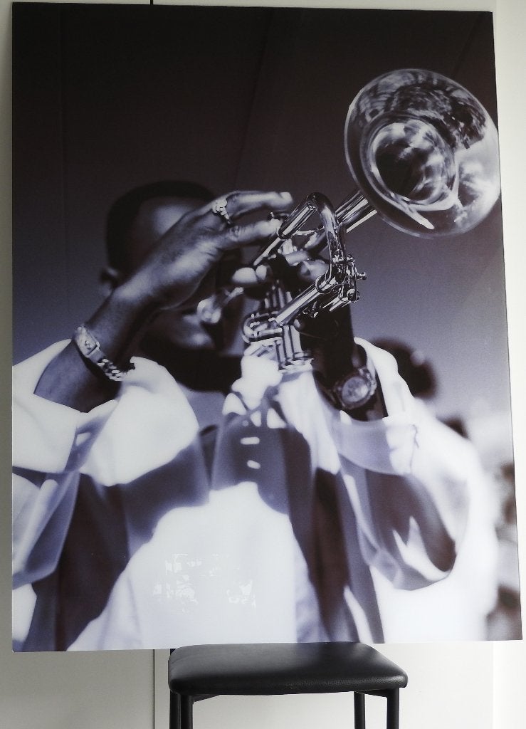 “Trumpet Player” – High‑Gloss op glas – 100 cm op 130 cm, Ophalen, Zo goed als nieuw, Print