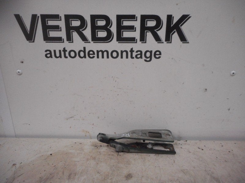 CHARNIERE DE CAPOT DROIT BMW 3 serie (E36 / 2), Utilisé, BMW, Petuelring 130
80809  München, DE, Bayerische Motoren Werke AG