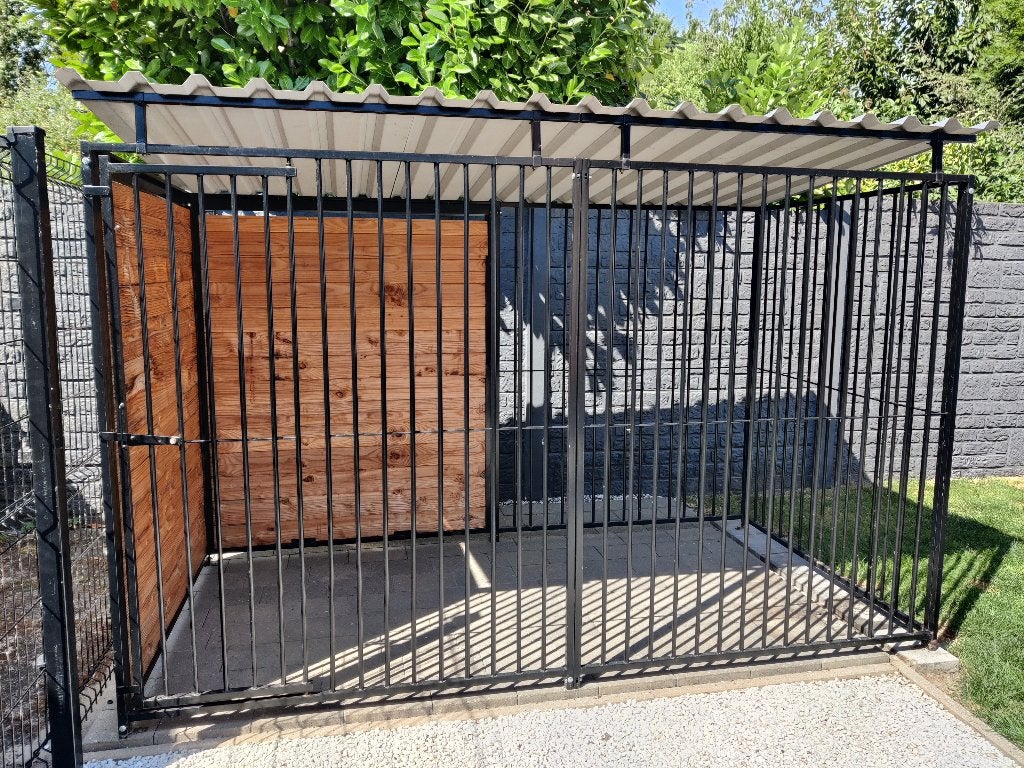 Overdekte hondenkennel., Comme neuf, Enlèvement, 100 cm ou plus, Chenil chien
