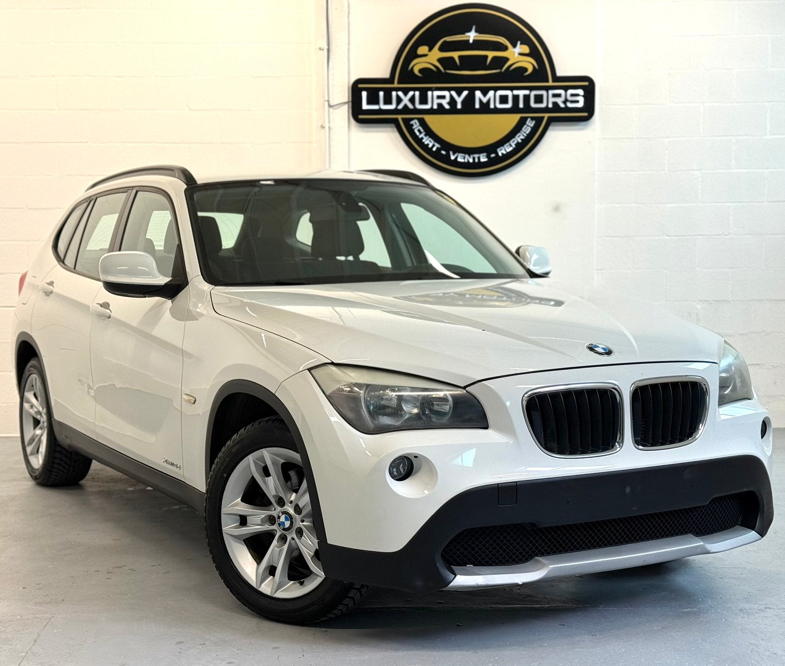 BMW X1 xDrive 18D SPORTPAKKET LAAG KM CT OK, Auto's, X1, Euro 5, Stof, Zwart