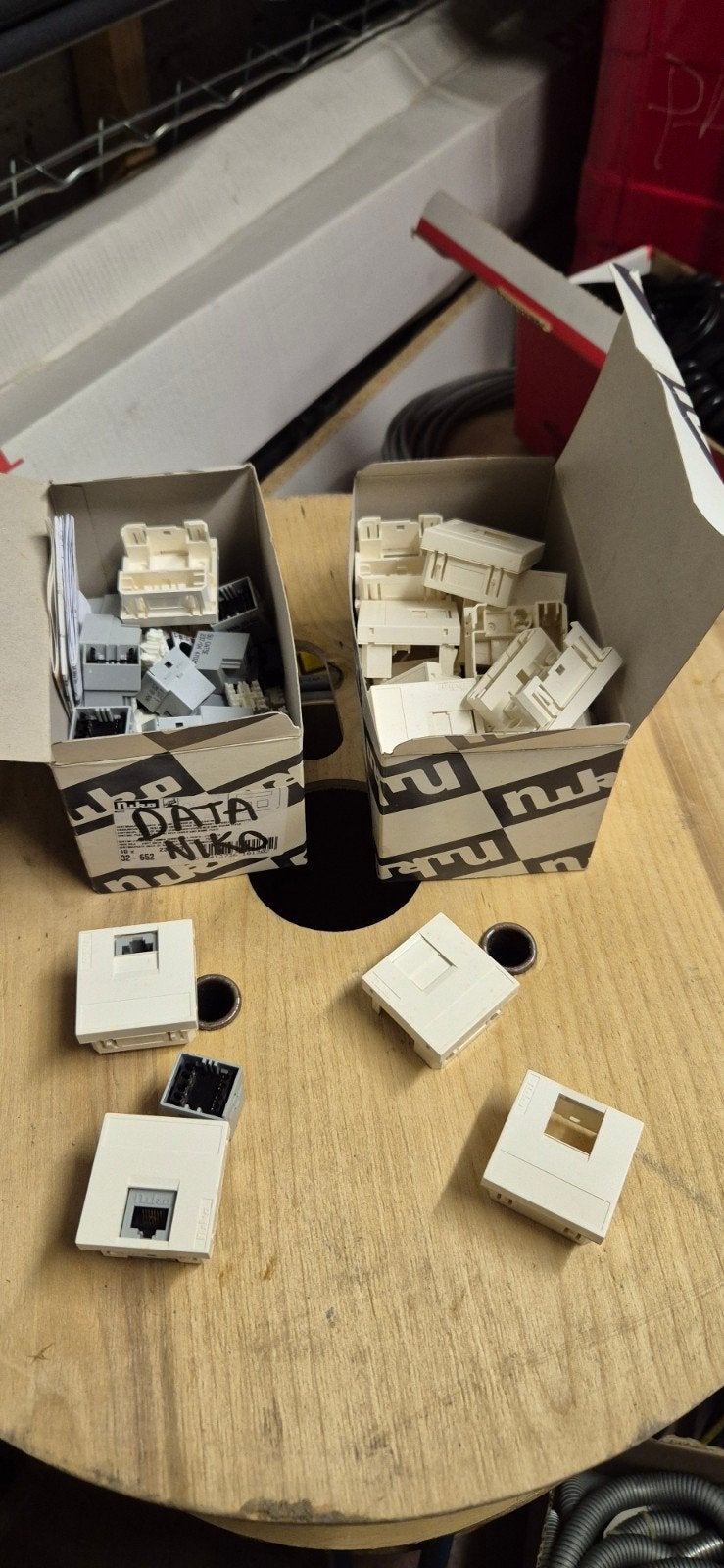 Lot de prises réseau RJ45 Niko Original White, Bricolage & Construction, Électricité & Câbles, Enlèvement