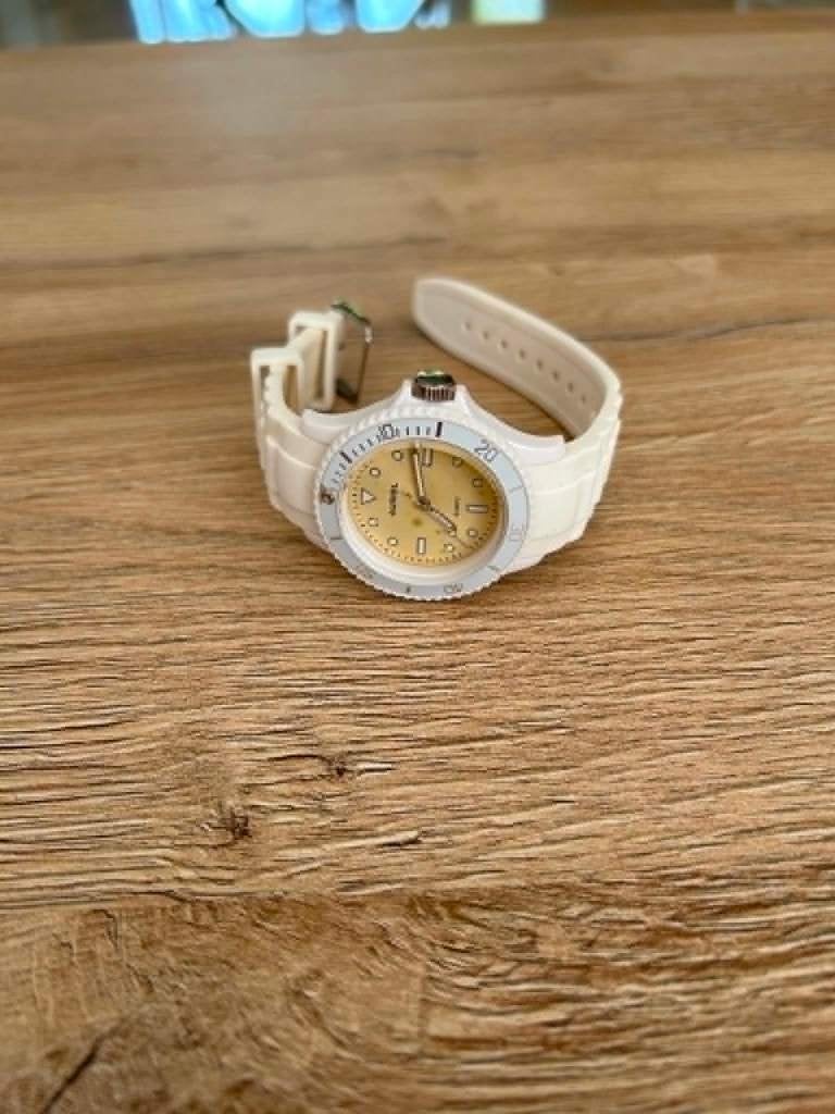 Montre blanche, Handtassen en Accessoires, Horloges | Dames, Overige materialen, Gebruikt, Polshorloge, Overige materialen
