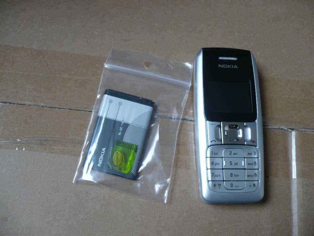 Nokia 2310 gsm nieuw weinig gebruikt., Telecommunicatie, Ophalen of Verzenden