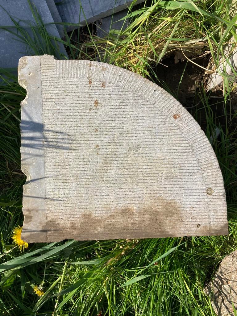 2 sierelementen in blauwe hardsteen., Tuin en Terras, Ophalen, Gebruikt