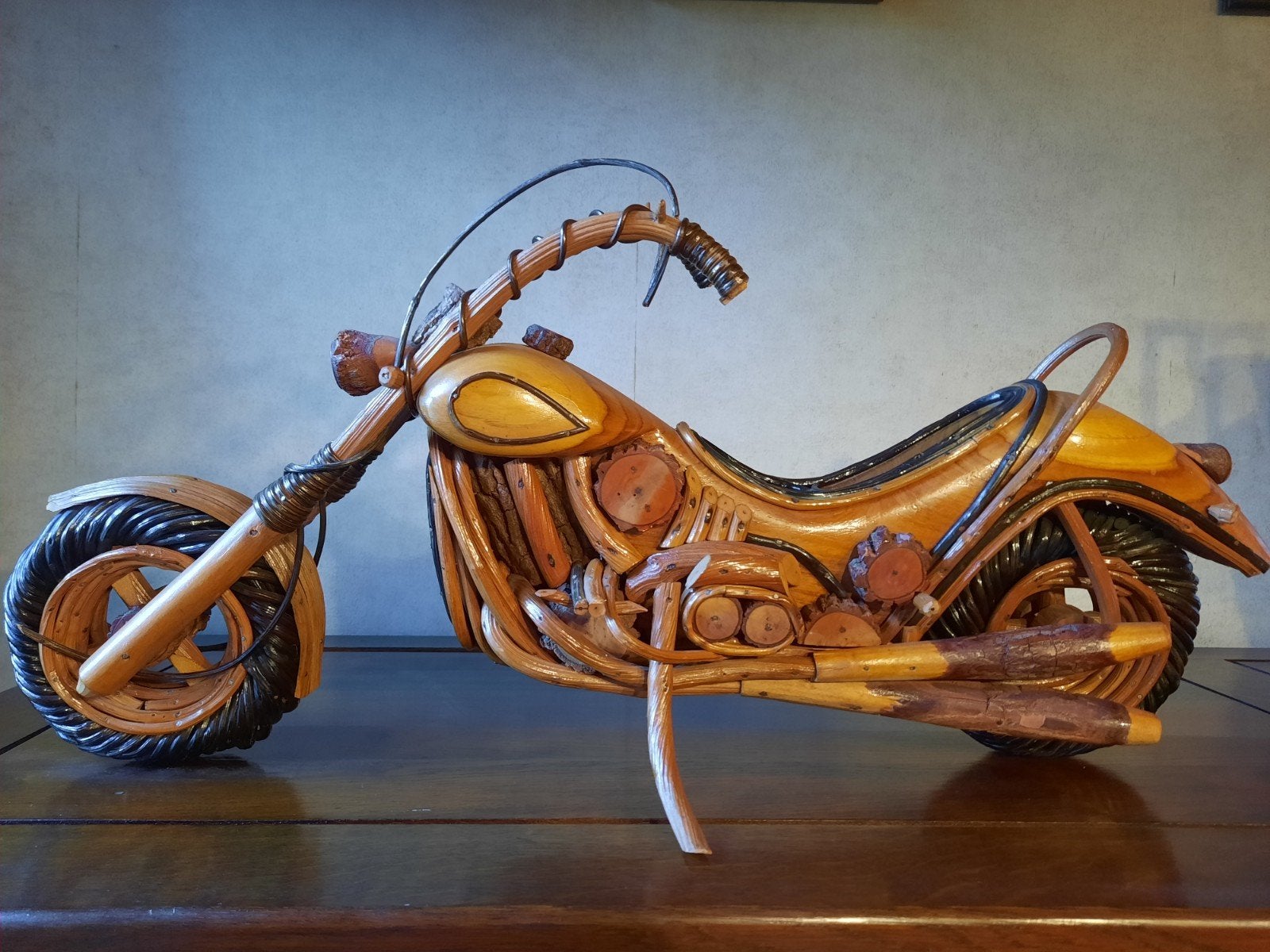 Handgemaakte houten motorfiets – unieke decoratie, Ophalen