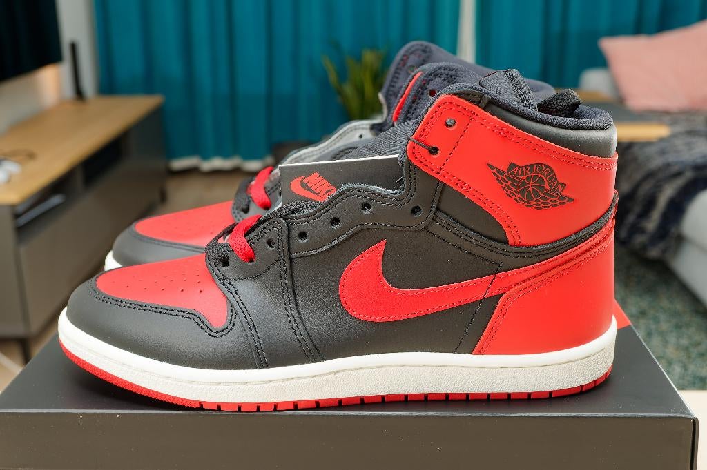 Nike Air Jordan 1 High 85 Bred Zwart Rood Chicago Retro OG, Kleding | Heren, Schoenen, Nieuw, Sneakers, Overige kleuren, Ophalen of Verzenden
