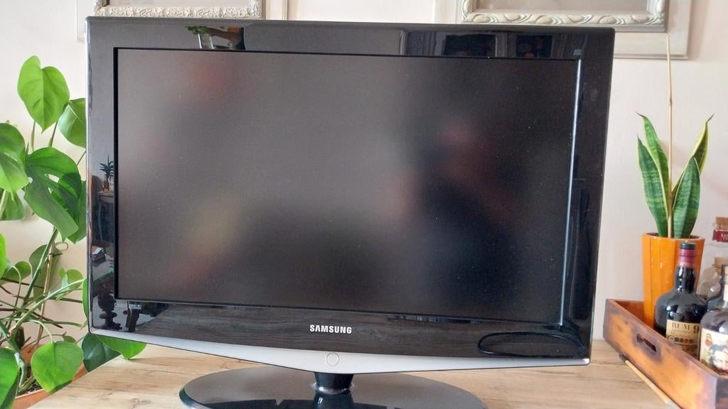 Samsung LCD Tv 32 inch (81 cm) met beugel en voet, Audio, Tv en Foto, Televisies, Ophalen, LCD, Samsung