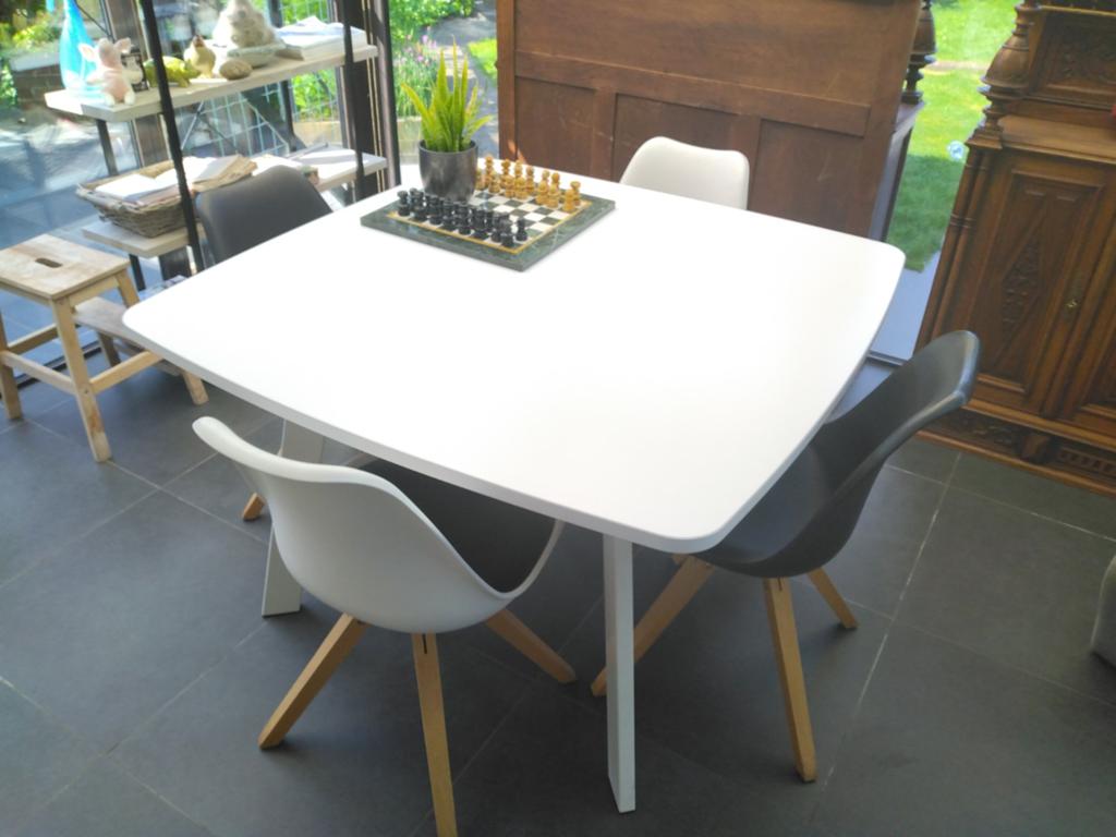 Trendy keukentafel met 4 stoelen, 100 à 150 cm, Quatre personnes, Carré, Enlèvement