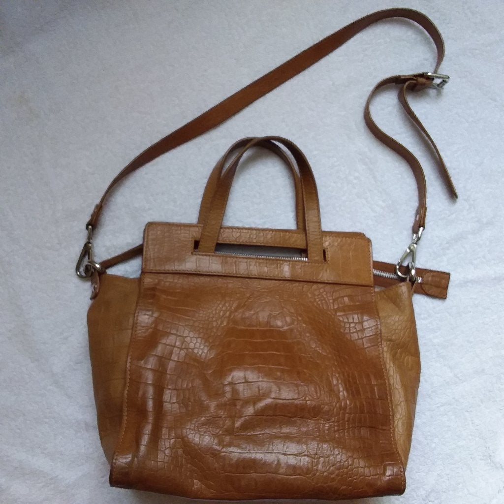 Très beau sac en cuir, marque GIANNI CHIARINI, Bijoux, Sacs & Beauté, Sacs | Sacs Femme, Enlèvement ou Envoi