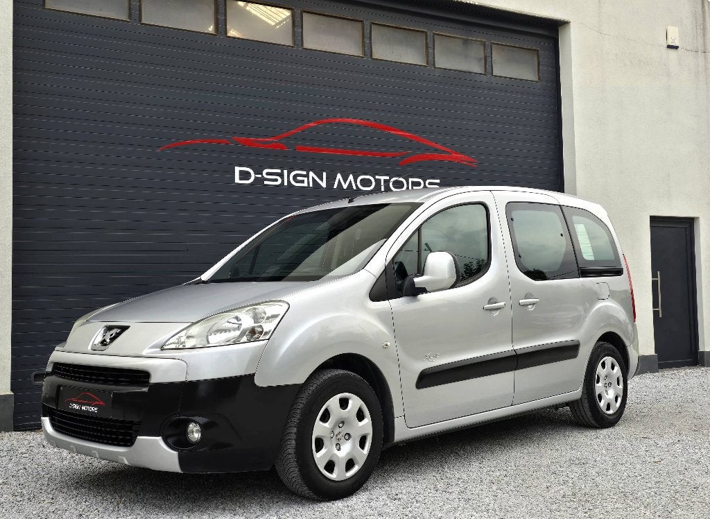 PEUGEOT PARTNER TEPEE 1.6 HDI (90pk) X-LINE 2010 187.220km, Voorwielaandrijving, Dealer onderhouden, Zwart, 4 cilinders