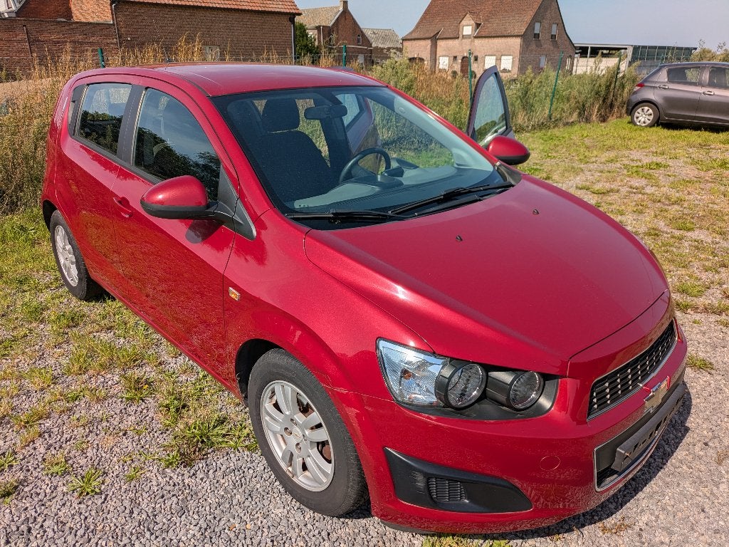 Approuvé à la vente : Chevrolet Aveo 1.4 (101pk) 73250 km, Autos, Chevrolet, Rouge, Euro 5, Achat, Aveo