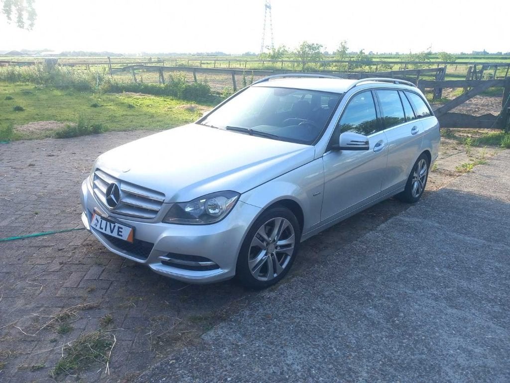 Te koop aangeboden 2011 mercedes c180cgi, Auto's, Euro 5, Achterwielaandrijving, 1800 kg, Zwart