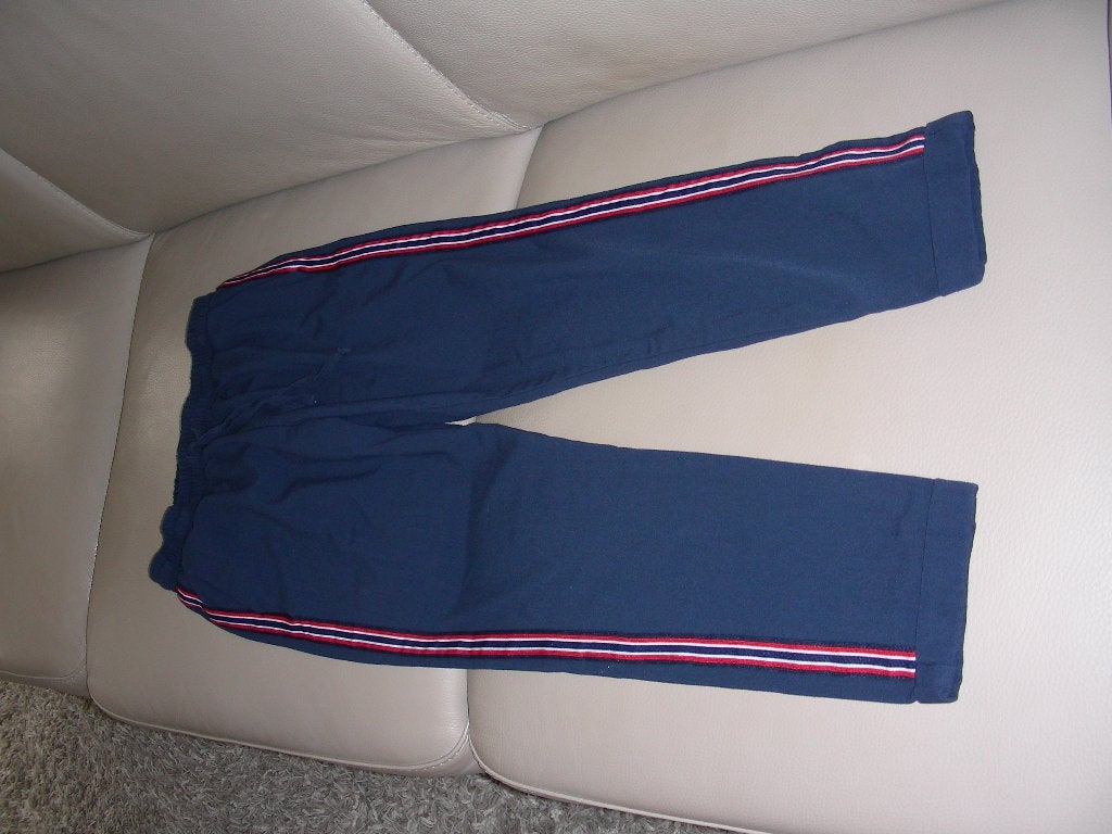 Donkerblauwe lange broek met streep, JBC, 152, Enfants & Bébés, Vêtements enfant | Taille 152, Pantalon, Enlèvement ou Envoi, Comme neuf