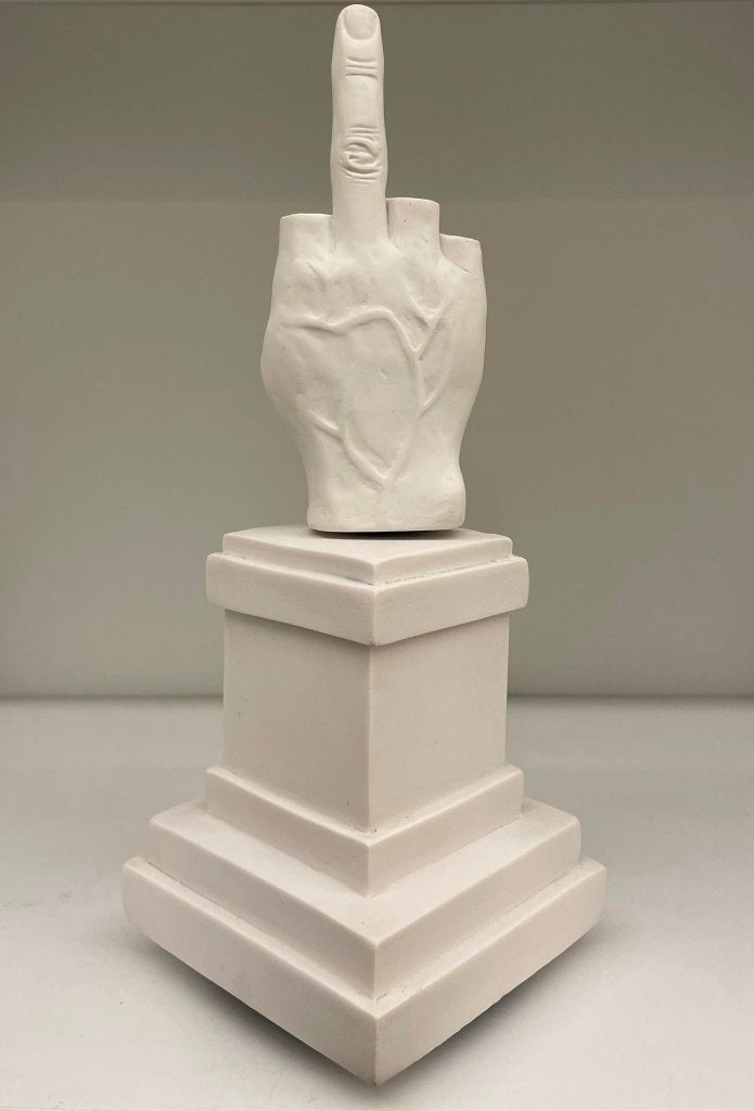 Maurizio Cattelan L.O.V.E. - Carillon (2015), Ophalen