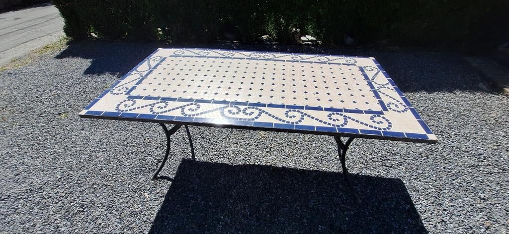 Table mosaïque avec pied fer forgé