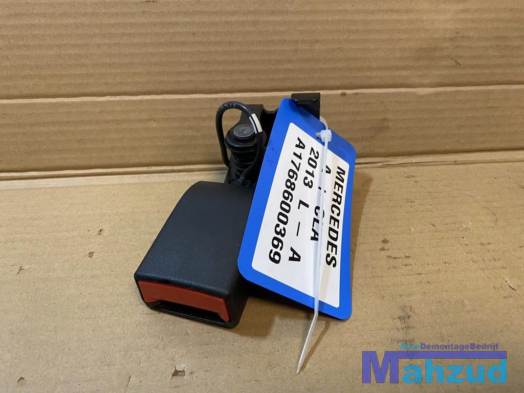 MERCEDES A-KLASSE W176 Achter gordel sluiting klikker 2012-2, Gebruikt, Mercedes-Benz AG, Mercedes-Benz, Mercedesstrasse 120
70372  Stuttgart, DE