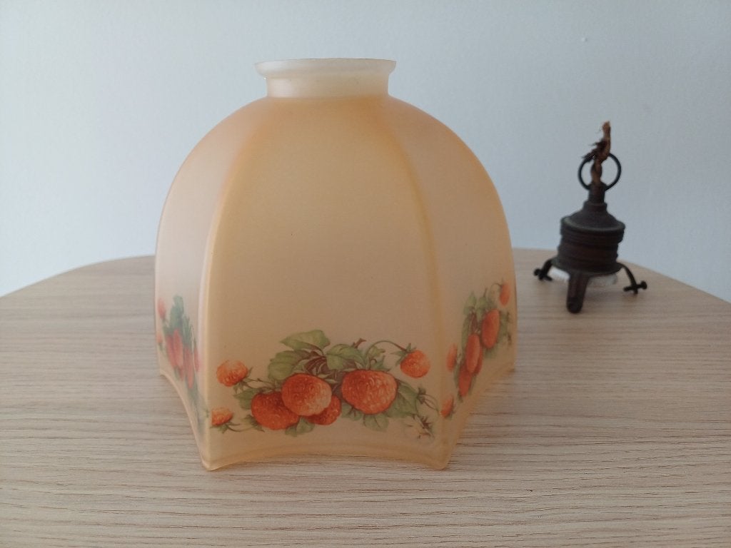 Abat-jour ancien en verre opalin à motif fraise, Enlèvement