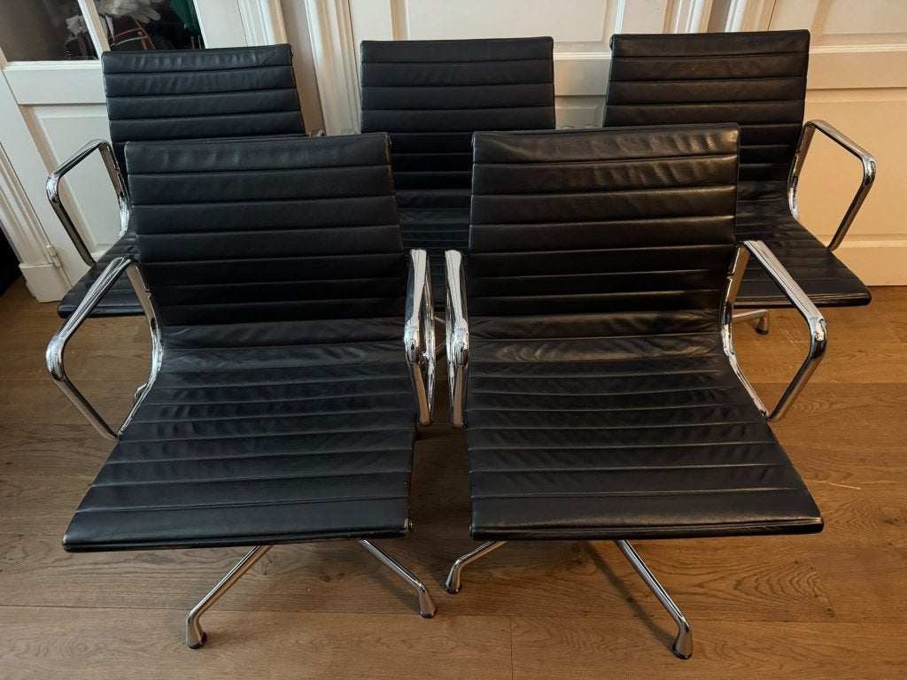 5x Vitra EA 108 stoel Charles Eames zwart leer alu onderstel, Ophalen