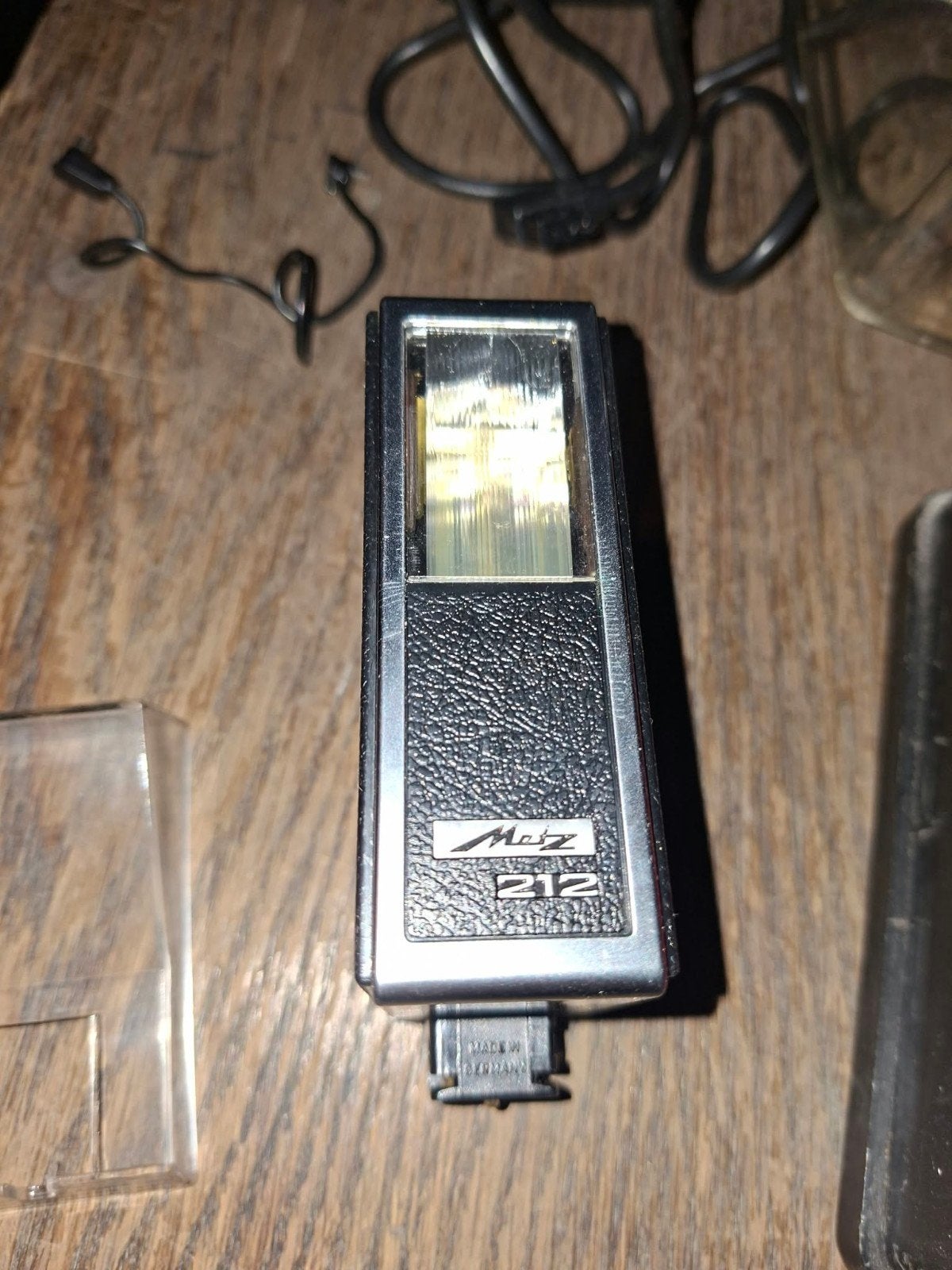 Flash Vintage Metz Mecablitz 212 L20 S + Boîte & Chargeur, TV, Hi-fi & Vidéo, Enlèvement ou Envoi, Utilisé, Autres types, Metz