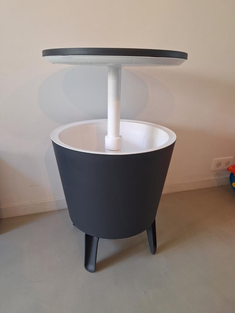 Keter coolbar bijzettafel, Ophalen