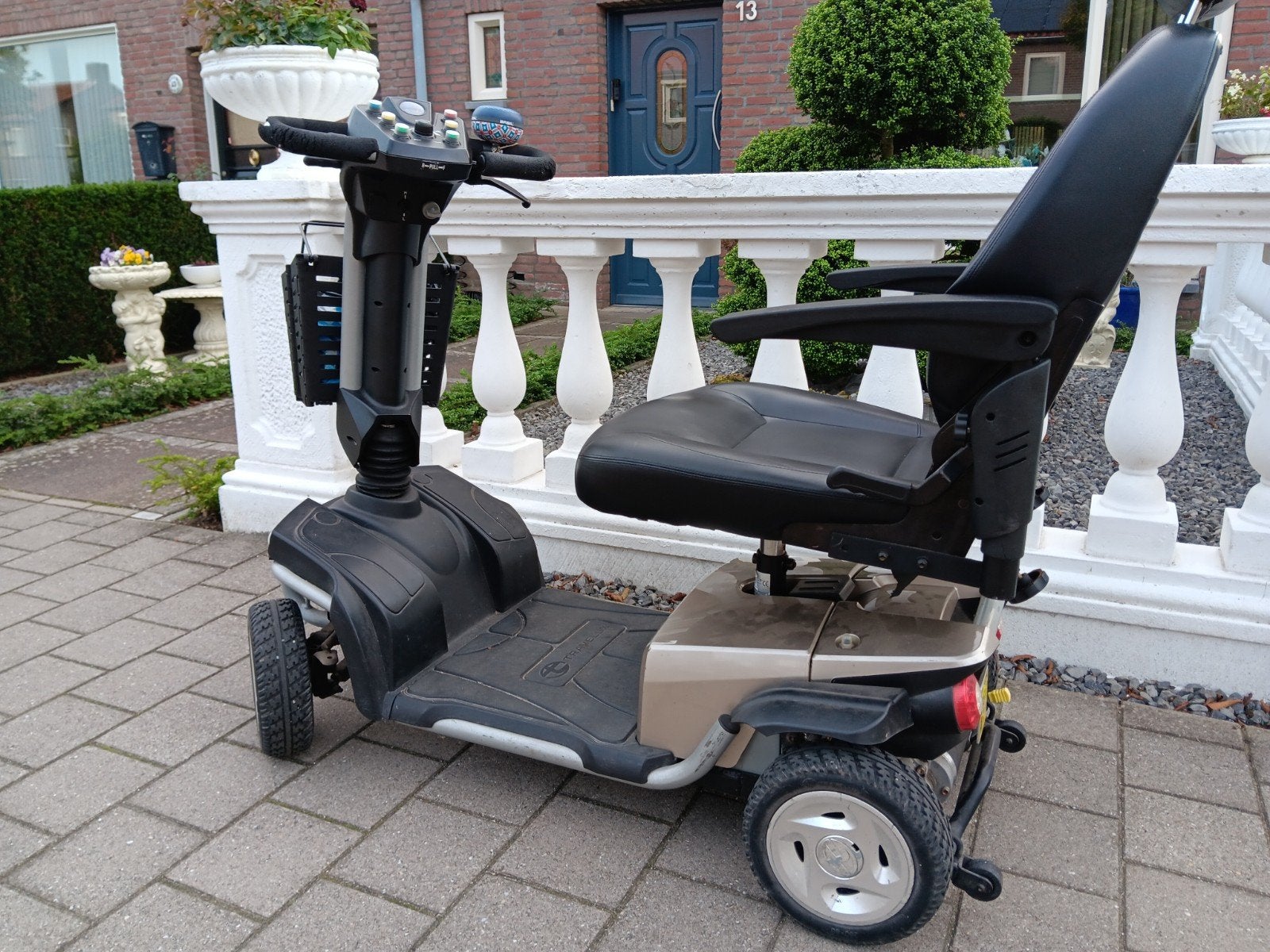 TRAVELUX scootmobielen 4 wielen 2 nieuwe accu's, Ophalen, Inklapbaar, Zo goed als nieuw, Elektrische rolstoel
