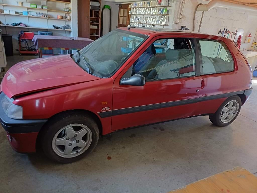 Peugeot 106 xs automaat 1600 cc, Auto's, Stof, Zwart, 4 cilinders, 1600 cc