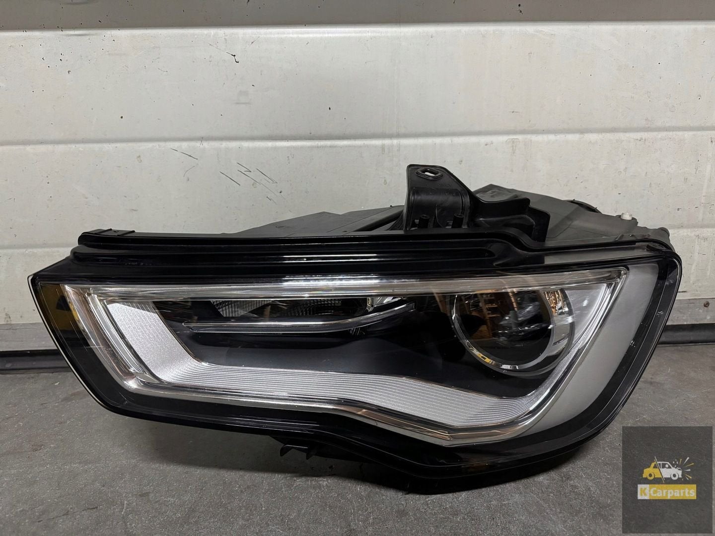 Phare bi-x non gauche Audi A3 S3 8V 8V0941005, Autos : Pièces & Accessoires, Éclairage, AUDI AG, Auto-Union-Strasse 1
85045  Ingolstadt, DE