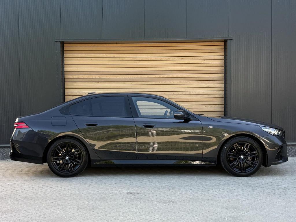 BMW 520 5-serie 520i M-Sport PANO|HEAD-UP|HARMANKARDON|ACC|S, Auto's, Automaat, Berline, 5 Reeks, Adaptive Cruise Control