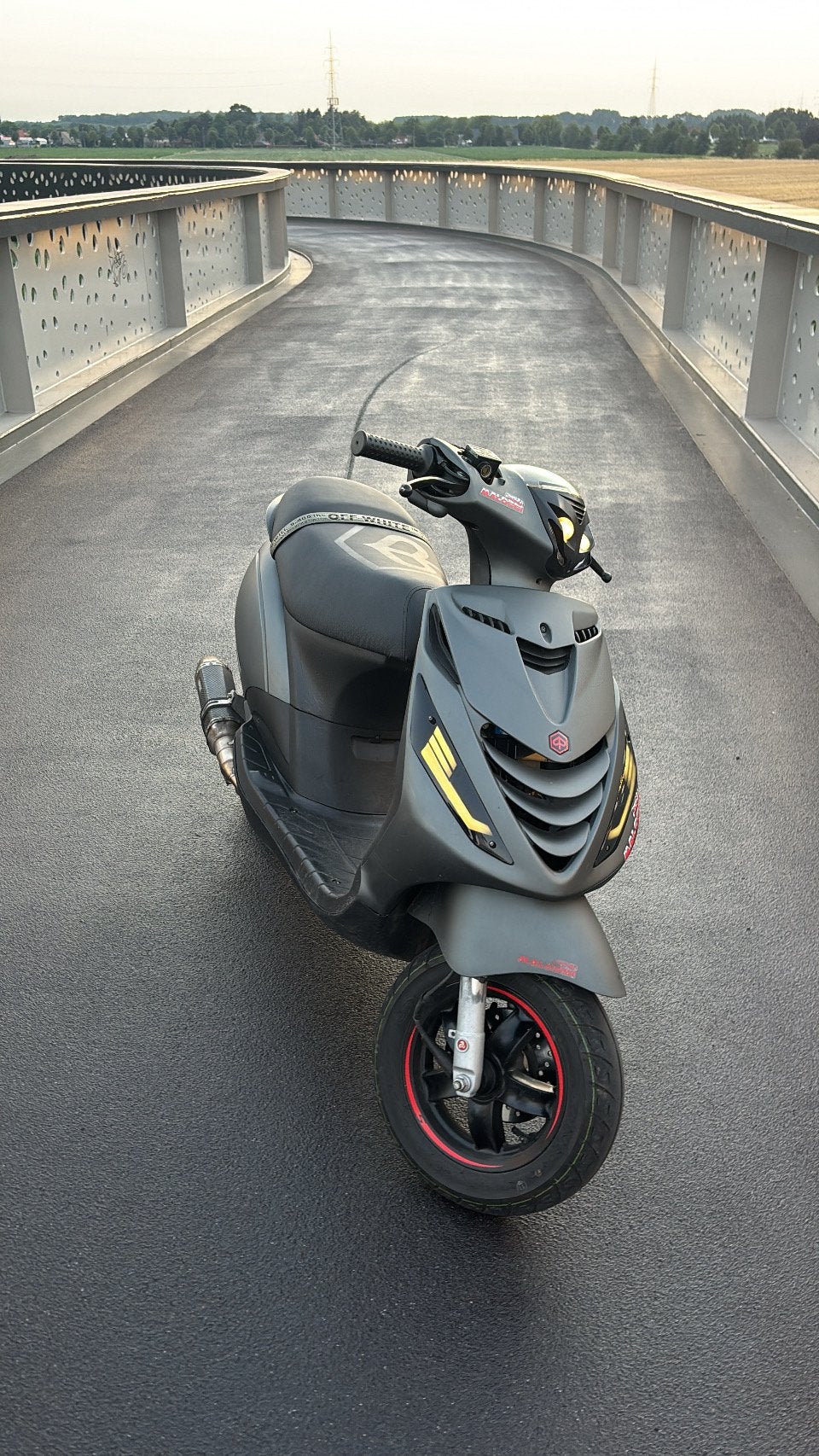 Zip 50cc 4t ( ruilen tegen 2t of goed bod), Zip, Comme neuf, Enlèvement, Classe A (25 km/h)