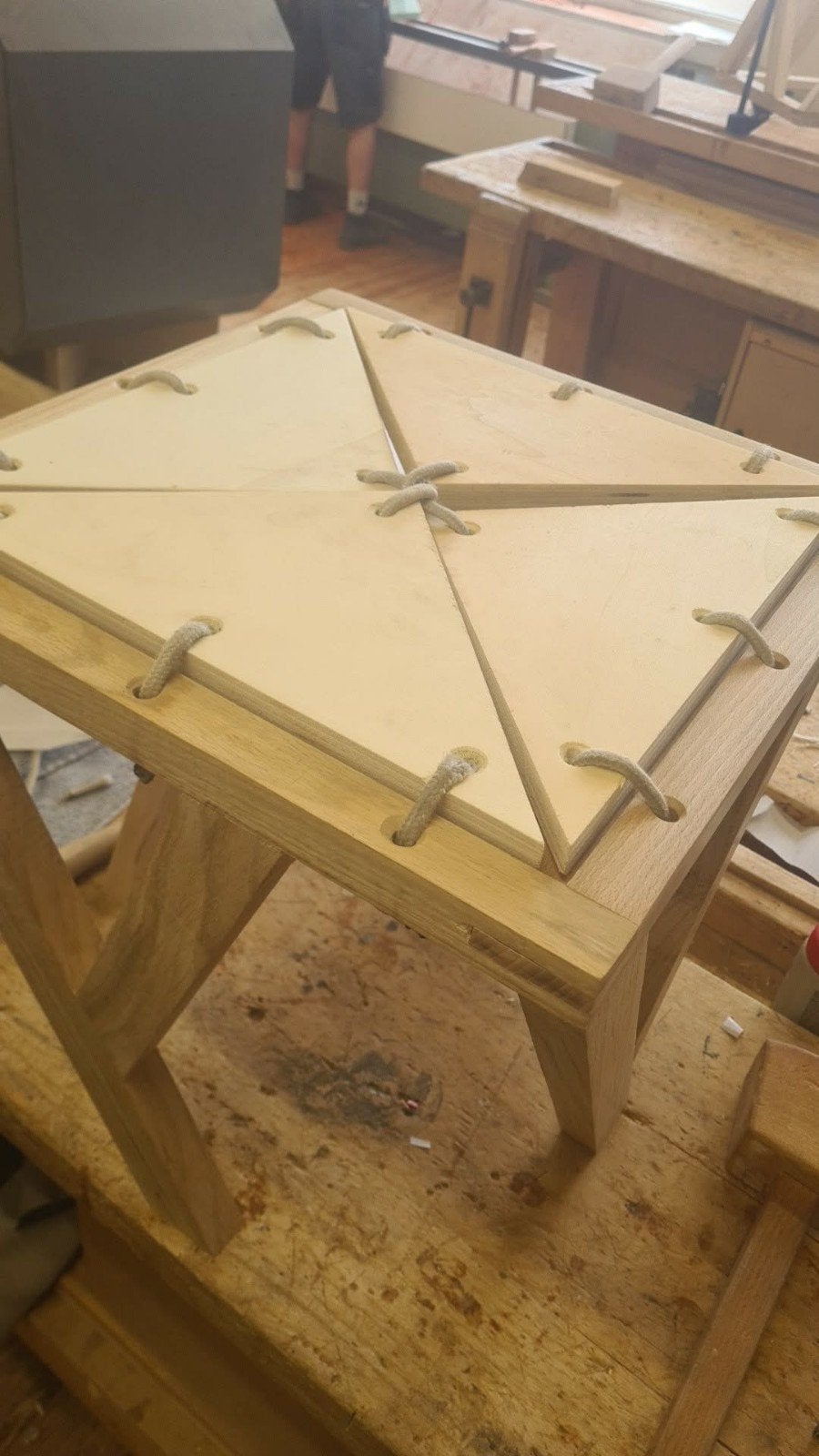 tabouret fait en bois, Ophalen