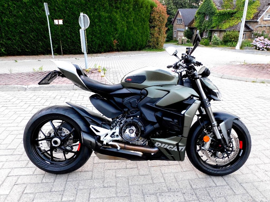Ducati streetfighter v2 , full full options , garantie 1 an, Italie, Entreprise, Plus de 35 kW, 2 cylindres
